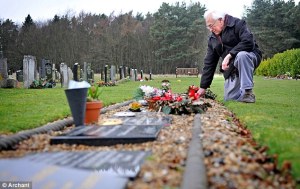 article-2565190-1BB5A81F00000578-418_634x400